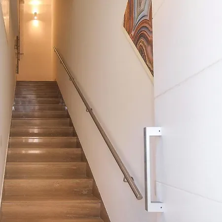 1 Bedroom In Apartment *